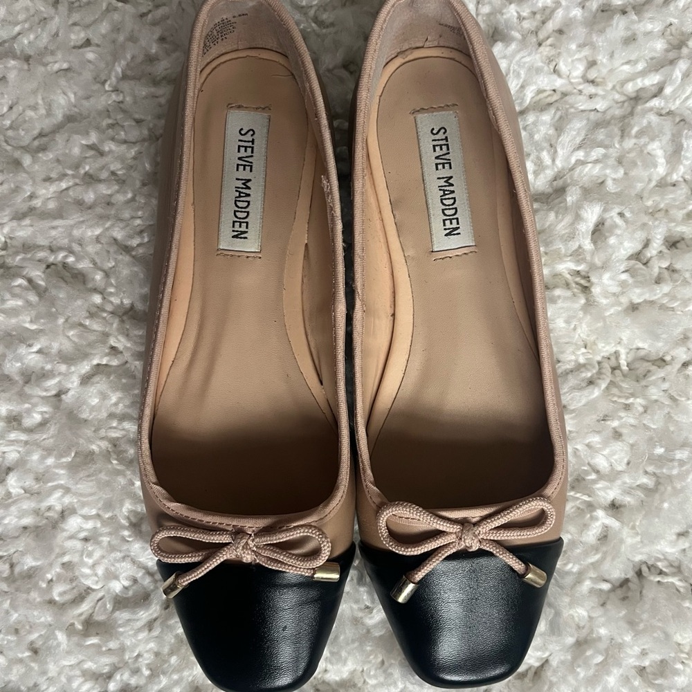 Steve Madden Ellison Black and Tan Women's Flats